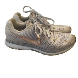 Women’s Nike Zoom Sneakers Size 8